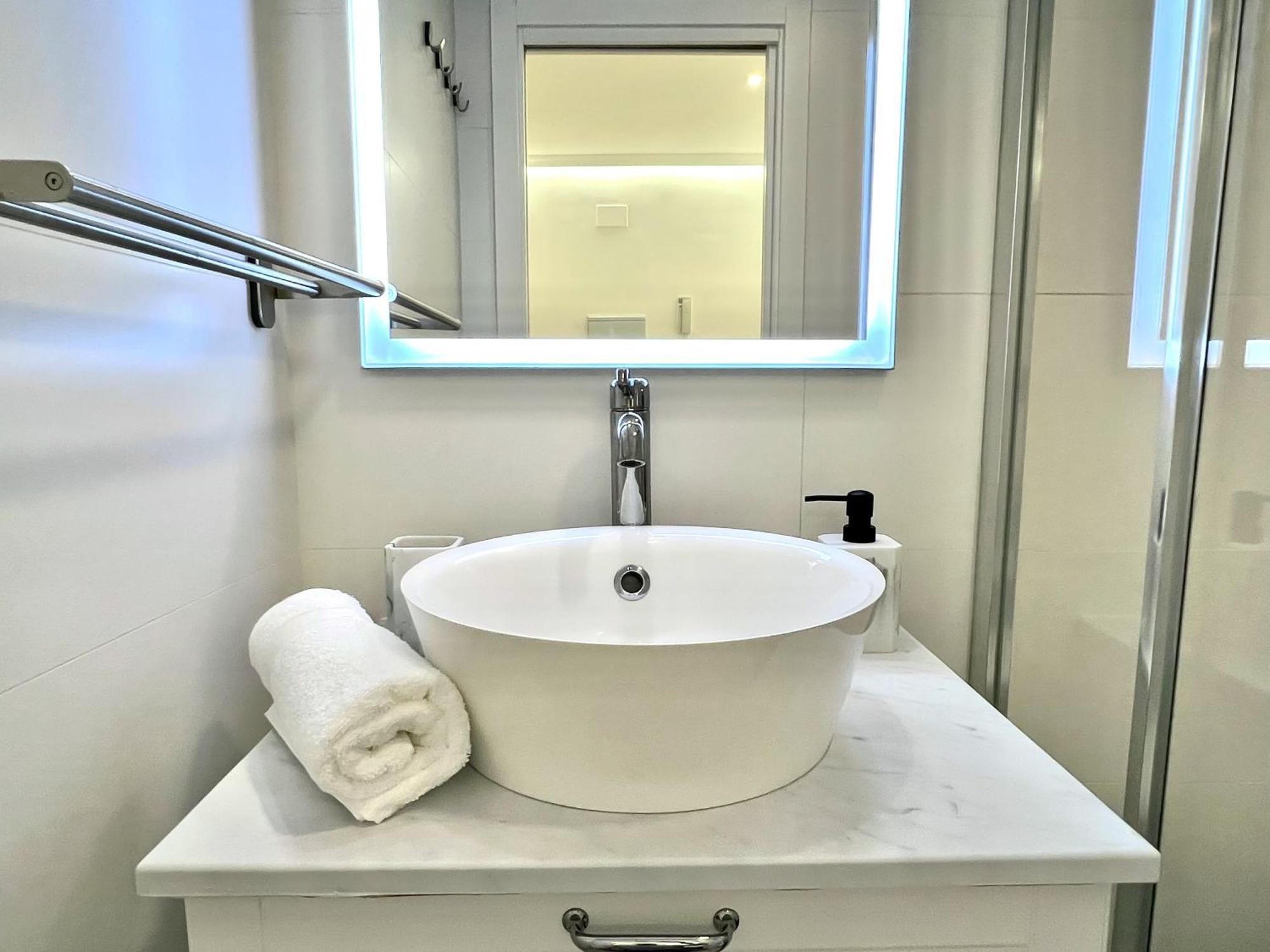 Apartment In The Heart Of Madrid-Piso En Malasana Exterior foto